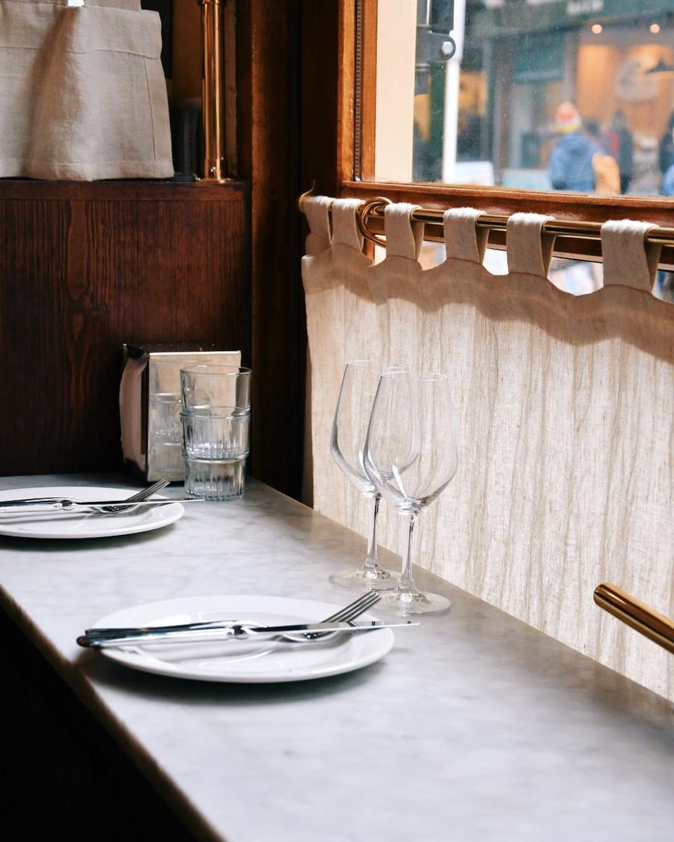 Quiet corners for food, wine and people watching @emmahitsthespot | Instagram