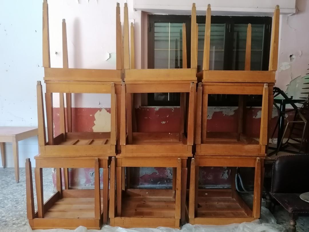 Rovistando – Modernariato, 20th Century Design lotto di vecchi tavoli da osteria anni '60