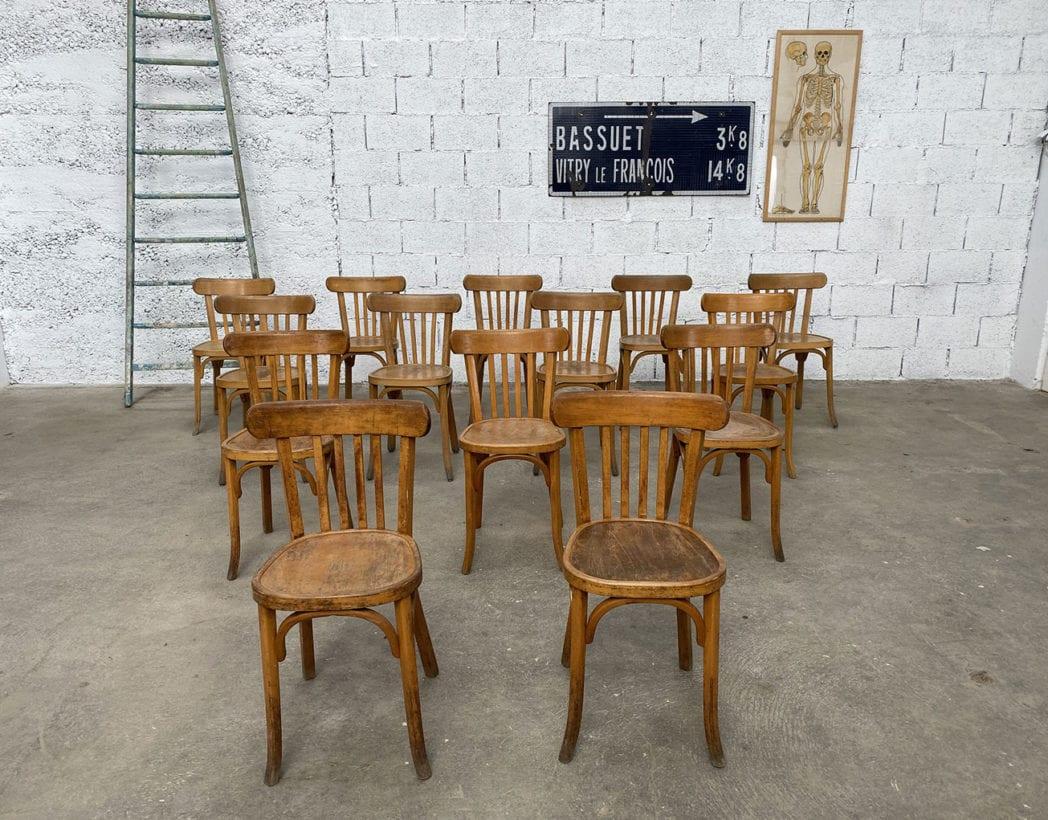 Lot de 19 chaises bistrot Baumann avec barreaux modèle "Montmartre"