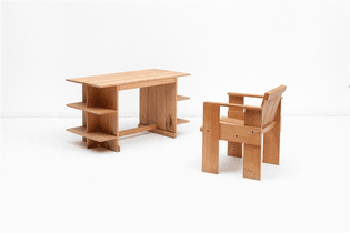 Gerrit Rietveld - Bureau et son fauteuil mod le Crate, 1935.jpg