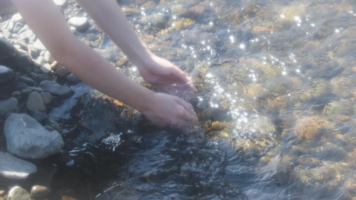 命 on X: "光を掬う https://t.co/ZvNYhWvJ30" / X