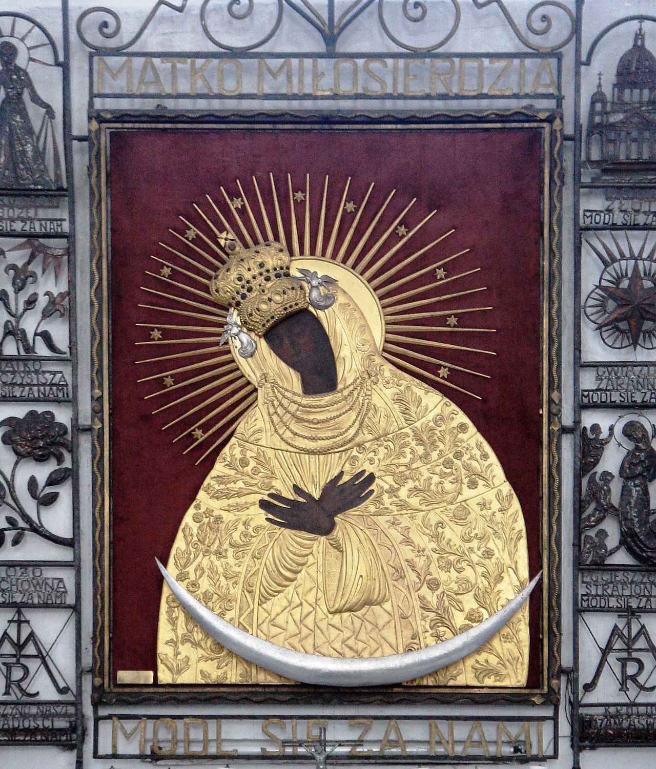 1280px-marienkirche_schwarze_madonna.jpg