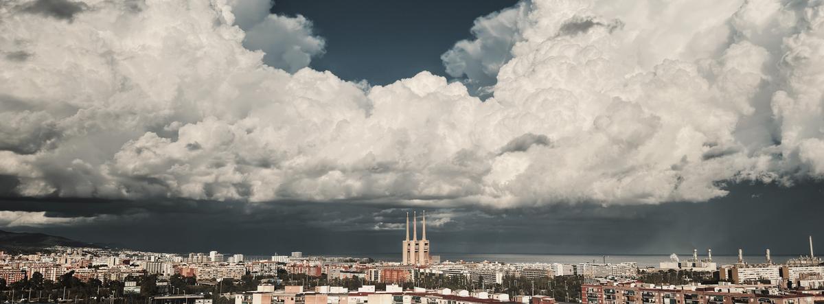Las tres chimeneas, Badalona, 2025