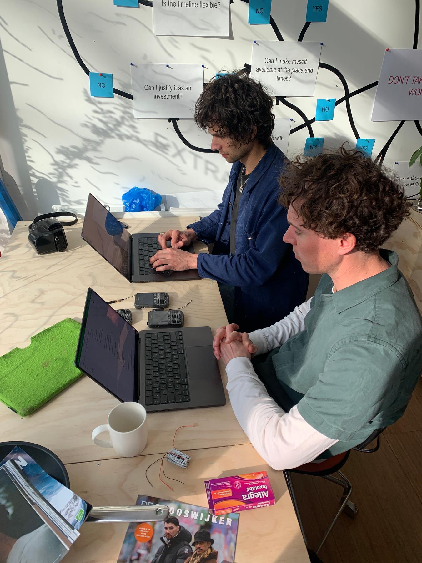 Gijs & Ben plotting with Lily Go