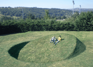 round-balance-2008-grass-soil-260-x-900-x-900cm-saint-flour-france.jpg