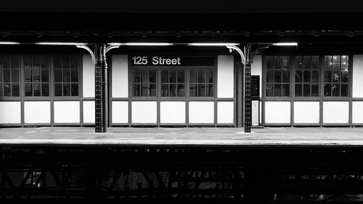 2020-04-07_grayscale-photo-of-a-store-ikzx0l7st6c.jpg
