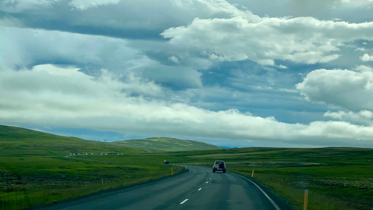 2022-07-26_a-car-driving-on-a-road-6le8fw9tevm.jpg