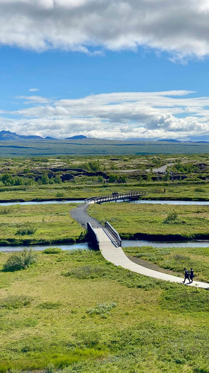 2022-07-26_a-bridge-over-a-river-cmqovideaik.jpg