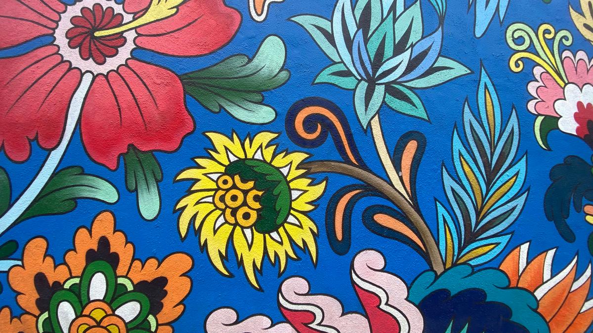2020-03-25_blue-yellow-and-red-floral-textile-2vhou56nf4m.jpg