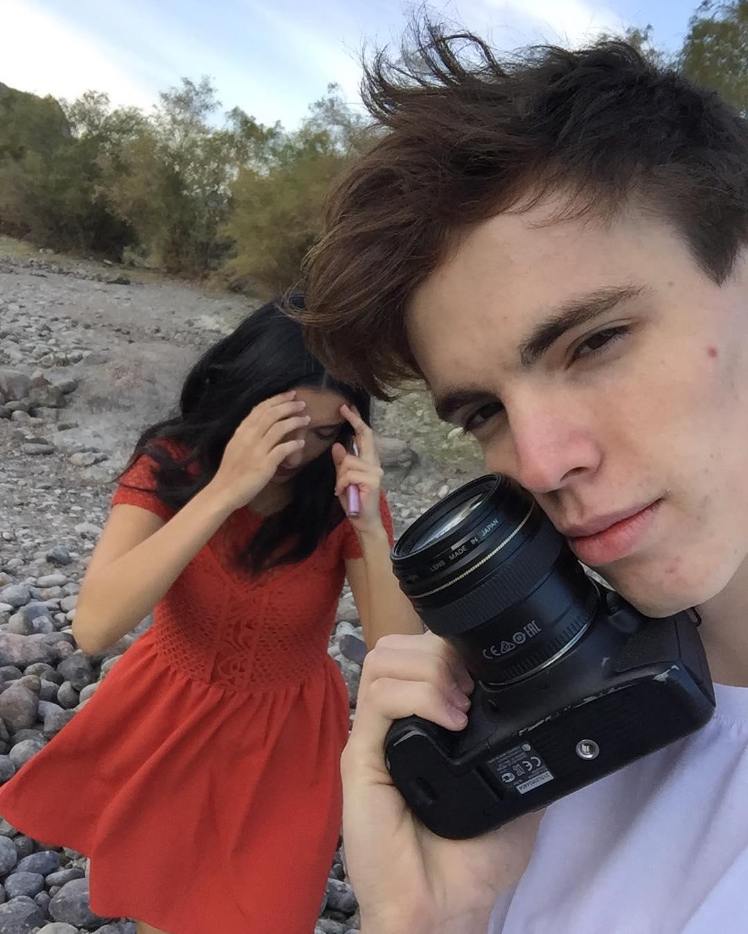 i've been sick all day but oh yeah I did Geneva's senior photos last weekend