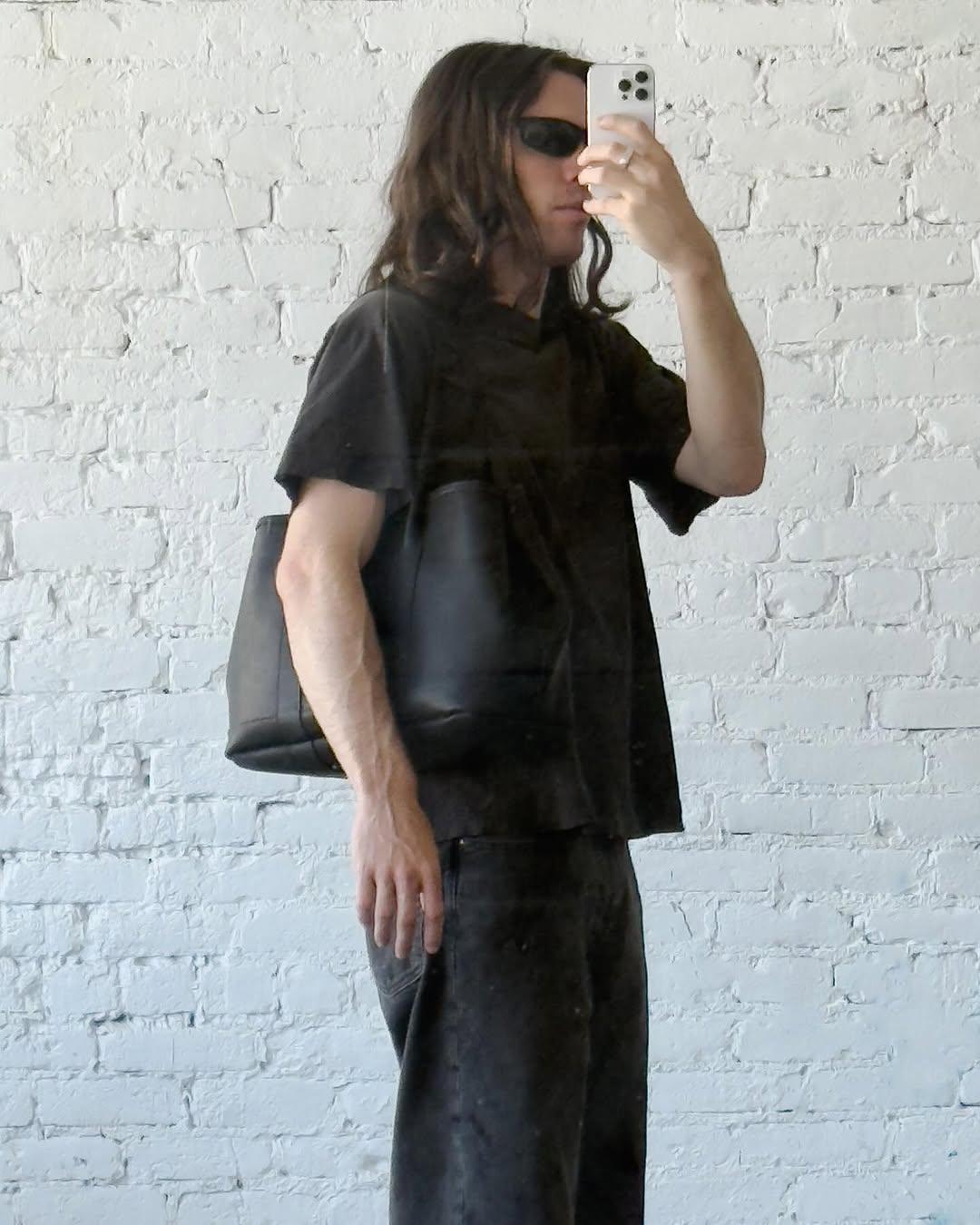 Audrey sample with a shoulder strap in black boot leather
