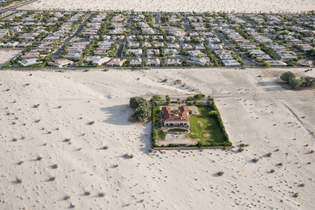 “Homes in Rancho Mirage, Calif., in the Coachella Valley,” 2015. Damon Winter.