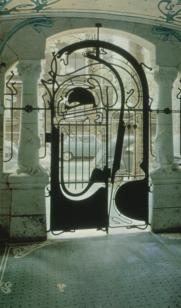 Le portail d'entrée du Castel Béranger par Hector Guimard, Paris 