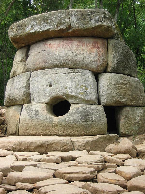 dolmen_russia_kavkaz_jane_1.jpg