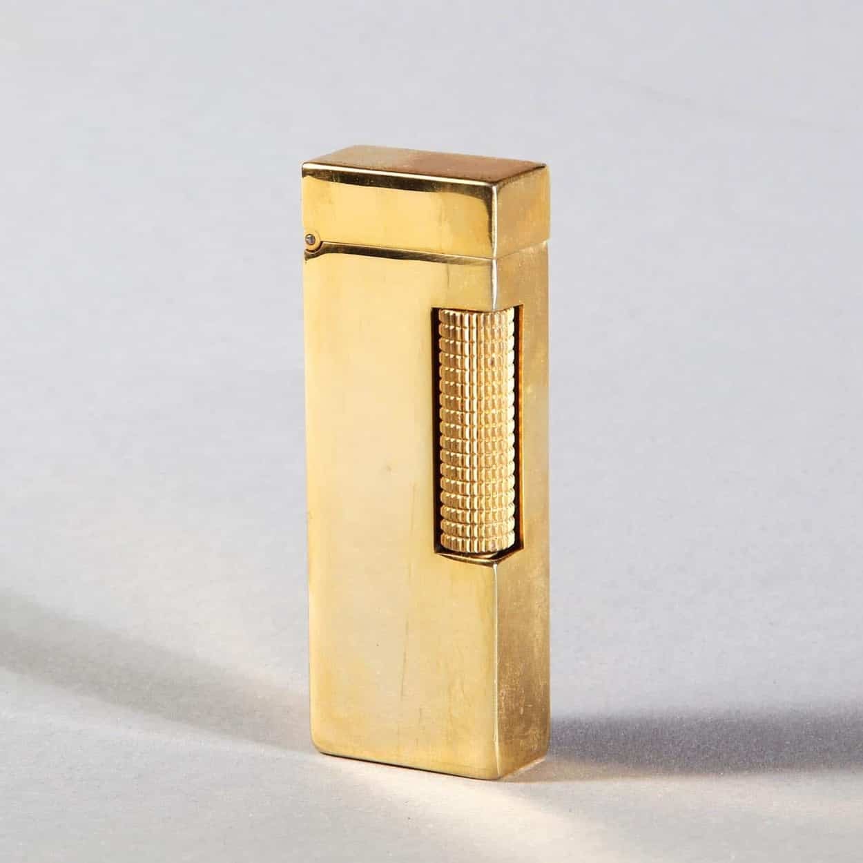 Сайт lighter. Dunhill rollagas lighter Gold. Зажигалка Dunhill rollagas. Зажигалка Dunhill 21207 золото. Dunhill lighter 1970.