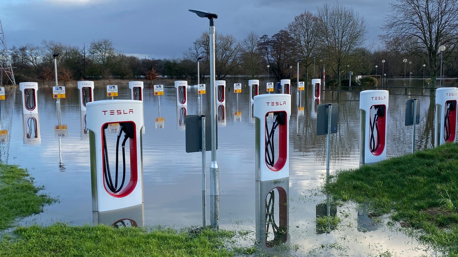 underwater Tesla electric vehicle stations in Wokingham — Are.na