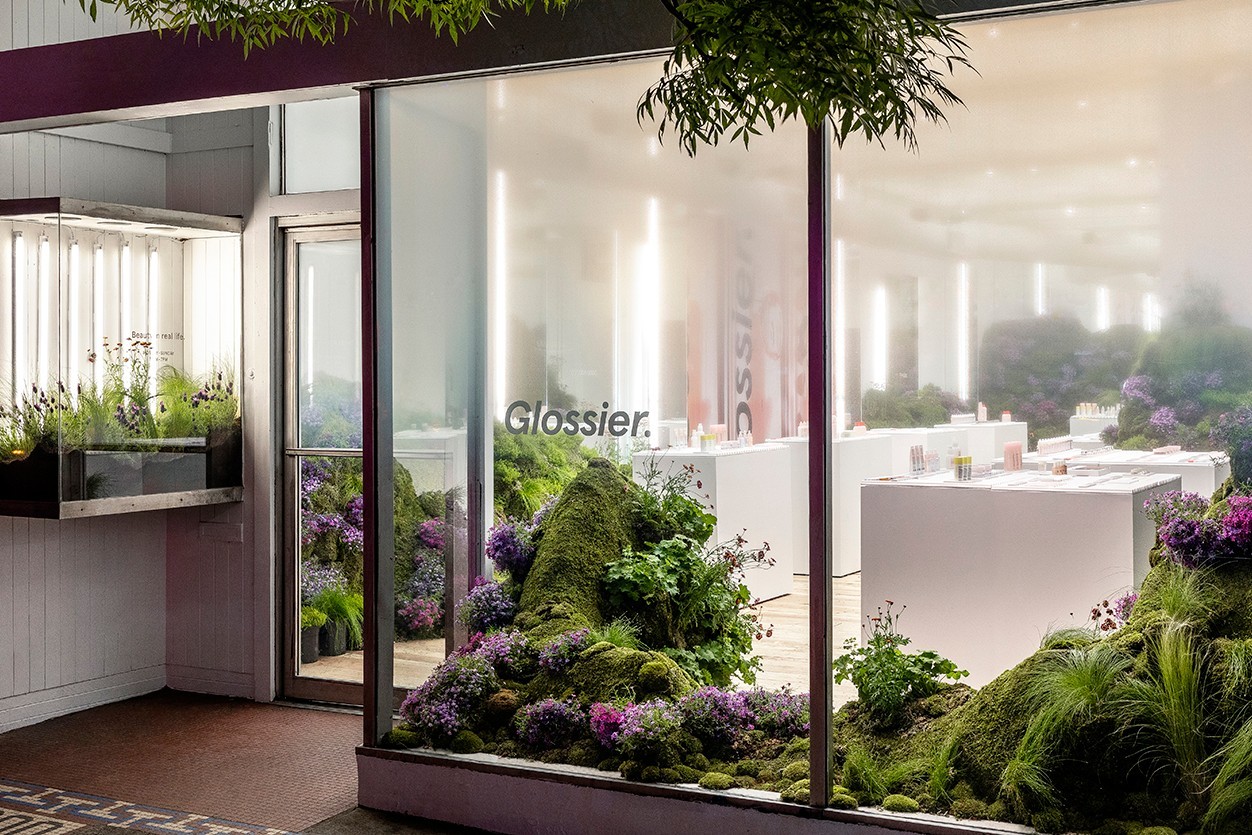 glossier-seattle-pop-up-shop-emily-weiss-beauty-skincare-makeup-7.jpg?q=90-w=1400-cbr=1-fit=max