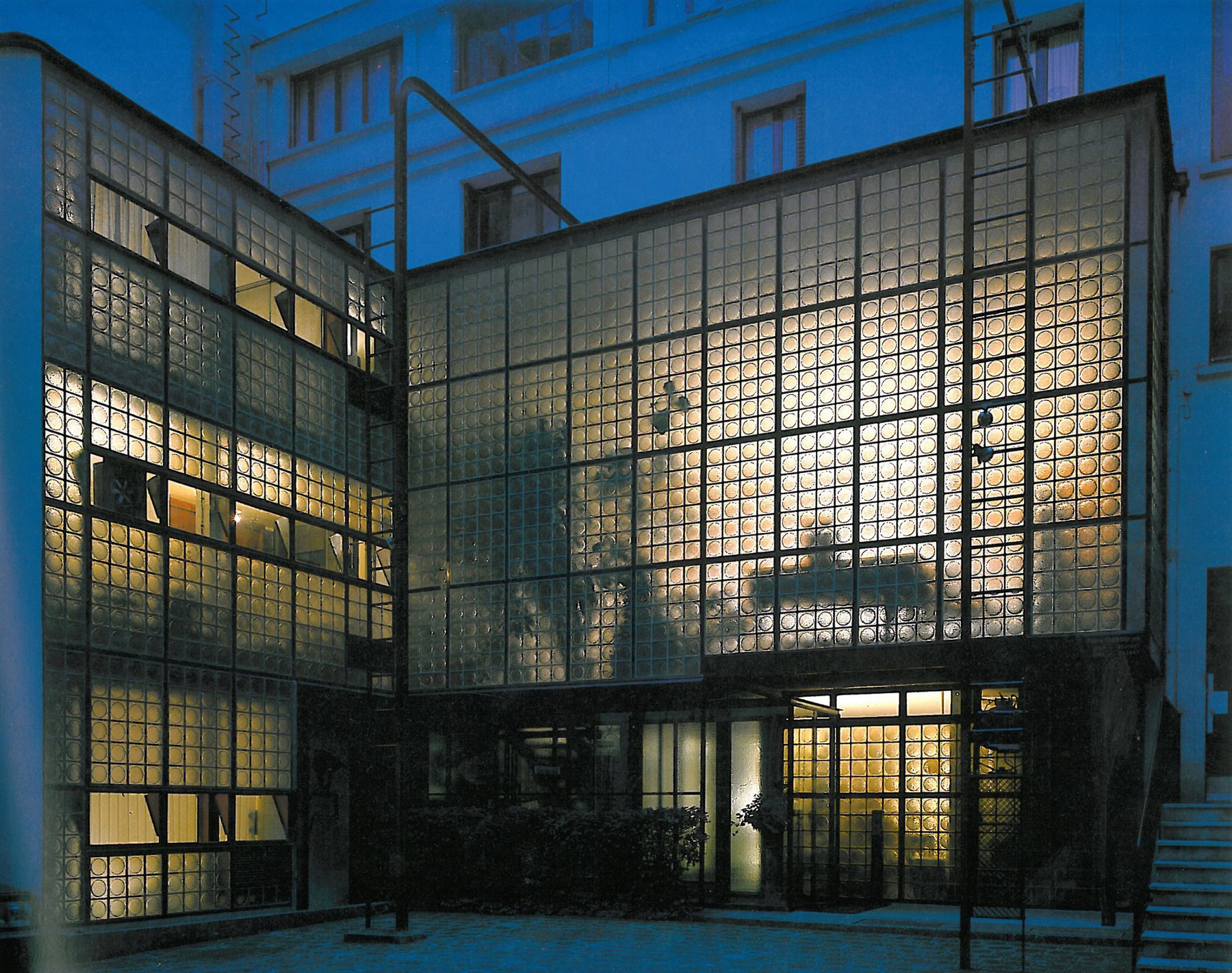 MAISON-DE-VERRE-Chareau.jpg