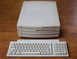 Macintosh Modular Quadra with CPU, Network &amp; NuBus, CDROM and Floppy modules
