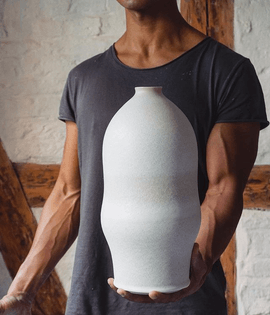 An absolute favorite of mine in the moment. It's also available on our online shop;-) @tortus_copenhagen #tortus #copenhagen #ceramics #pottery #handmade #artisan #stoneware #porcelain #artist #crafts #danishdesign #tortuscopenhagen