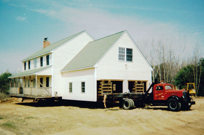 Building moving. Rent sharing. Купер хаус. House moving by trailer. Moving an entire house.