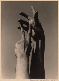 hands-of-kreutzberg-by-edward-weston-1932.png
