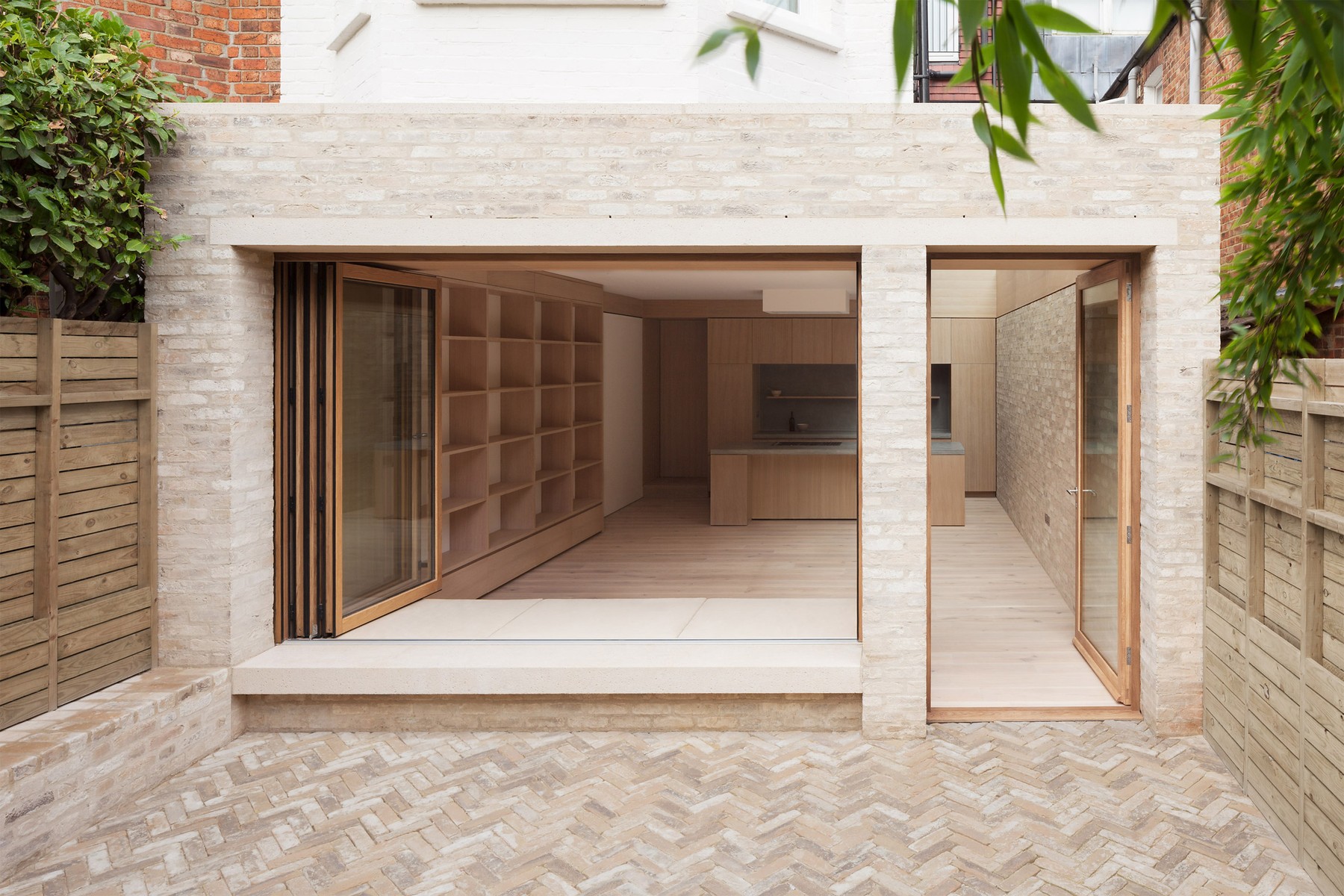 harvey-road-crouch-end-london-erbar-mattes-residential-architecture-extension_dezeen_2364_col_0-2.jpg