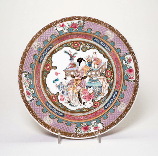 “Ruby-Back” Dish with Woman and Children (Qing Dynasty)