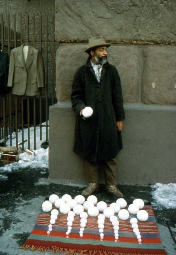David Hammons, Bliz-aard Ball Sale (1983)