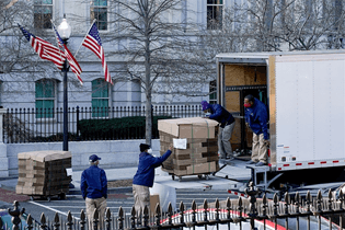 A beautiful sight: moving boxes arrive at the White House. (Via @erinscottphoto )