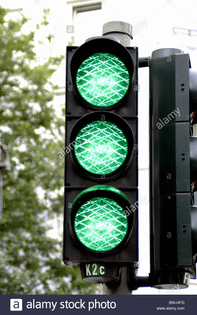 traffic-light-light-signal-green-free-free-journey-drive-bwj4fg.jpg