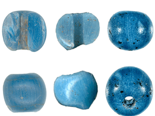 “These beads varities, known as “Early Blue” and “Ichtucknee Plain,” have never before been dated to pre-Columbian times. (photo by Lester Ross; courtesy of Robin O. Mills)”