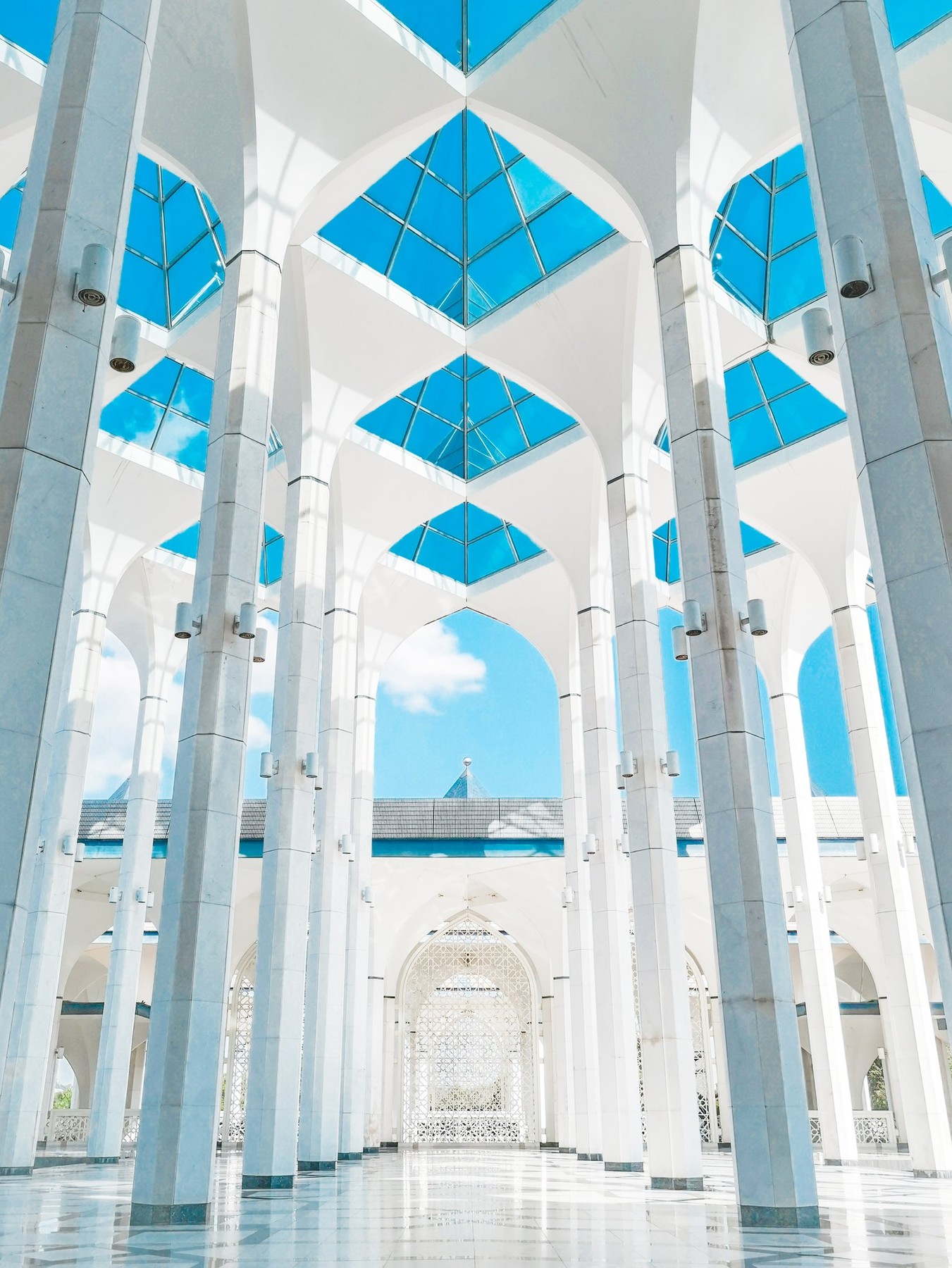sultan-salahuddin-abdul-aziz-mosque.jpeg