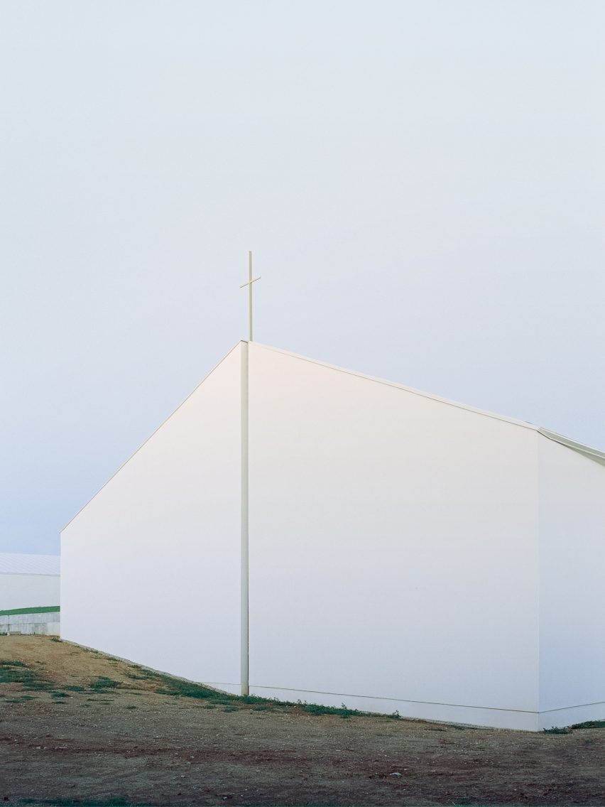 church-of-the-penitent-thief-architecture-cultural-italy_dezeen_2364_col_7-852x1136.jpg