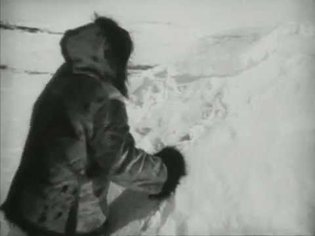 Nanook of the North (1922) - How to build an igloo