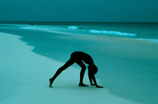 1976-Bahamas-for-Glamour-USA-illustration-for-exercise-Frank-Horvat.jpg