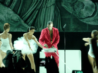 kanye_west_coachella_2011_6.jpg