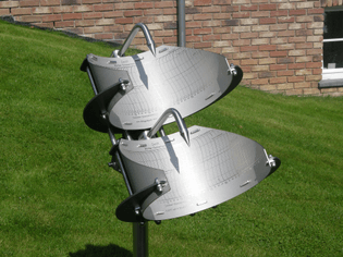1920px-precision_sundial_in_b-tgenbach-belgium.jpg