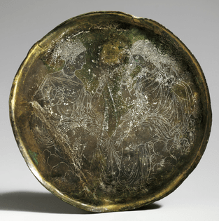 Cover of a mirror from Greece (c. 400 BCE, bronze, ± 17cm diameter)