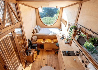 madeiguincho-ursa-tow-tiny-cabin-designboom-03.jpg