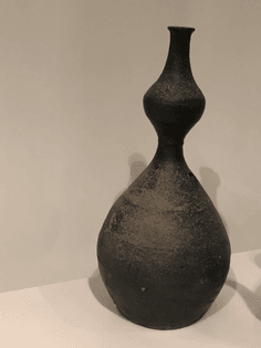 gord shaped bottle- goryeo dynasty 