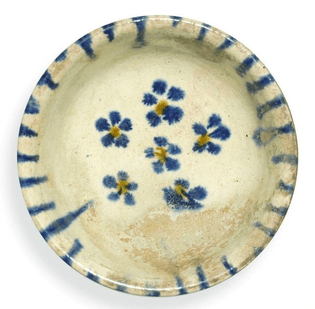 A cobalt-blue painted pottery bowl, Tang dynasty (618-907).