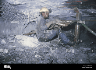 drilling-in-an-underground-gold-mine-showing-the-cramped-working-conditions-btdwe0.jpg
