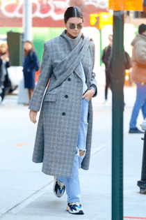 kendall-jenner-wearing-balenciaga-coat-new-york-city-11-20-2017-8.jpg