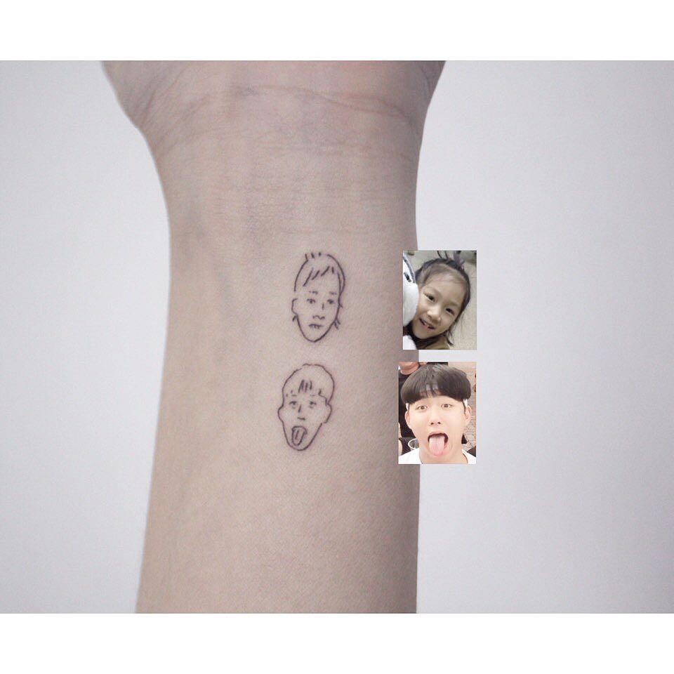남동생과 여동생. . #Soptattoo #솝타투 #Tattoo #Tattoos #Minitattoo #Smalltattoo  #Linetattoo #Art #Design #Draw #Drawing #Drawingtattoo #Simpletattoo #미니타투  #감성타투 #드로잉 #드로잉타투 #아트 #일러스트 #타투 #문신 #심플타투 #홍대타투 #홍대 #라인워크 ...