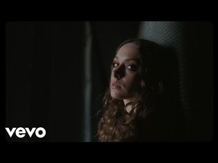 Holly Humberstone - Scarlett (Official Video)
