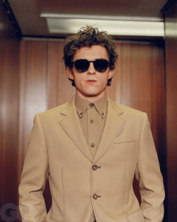 tom-holland-gq-men-of-the-year-2021-06.jpg.webp