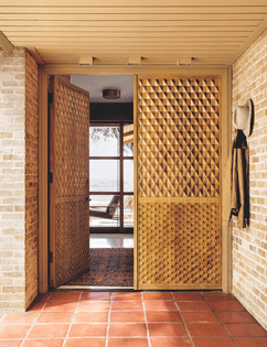 interior-design-texas-madetexas-modern-the-house-and-the-land-oneil-fordtobin-smith-architect-san-antonio-front-doors-fh18-s...