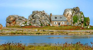 5-slide-normandy-and-brittany-cottage-rock-face-pano