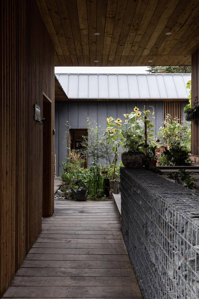 House around the Garden, Saint-Pair-sur-Mer, France (designed by Simon Letondu Architecture, 2021)